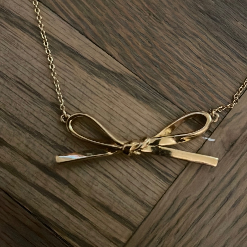 Kate Spade bow necklace not worn